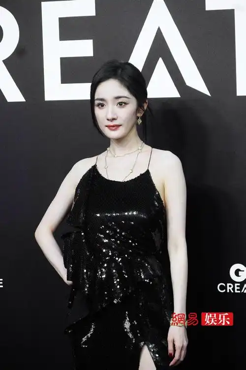 gq派对#@杨幂吊带黑裙#gq红毯#生图来啦!姐又飒又辣