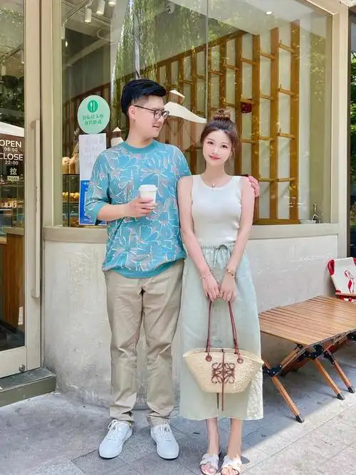 163182日常情侣穿搭休闲清爽的出街look