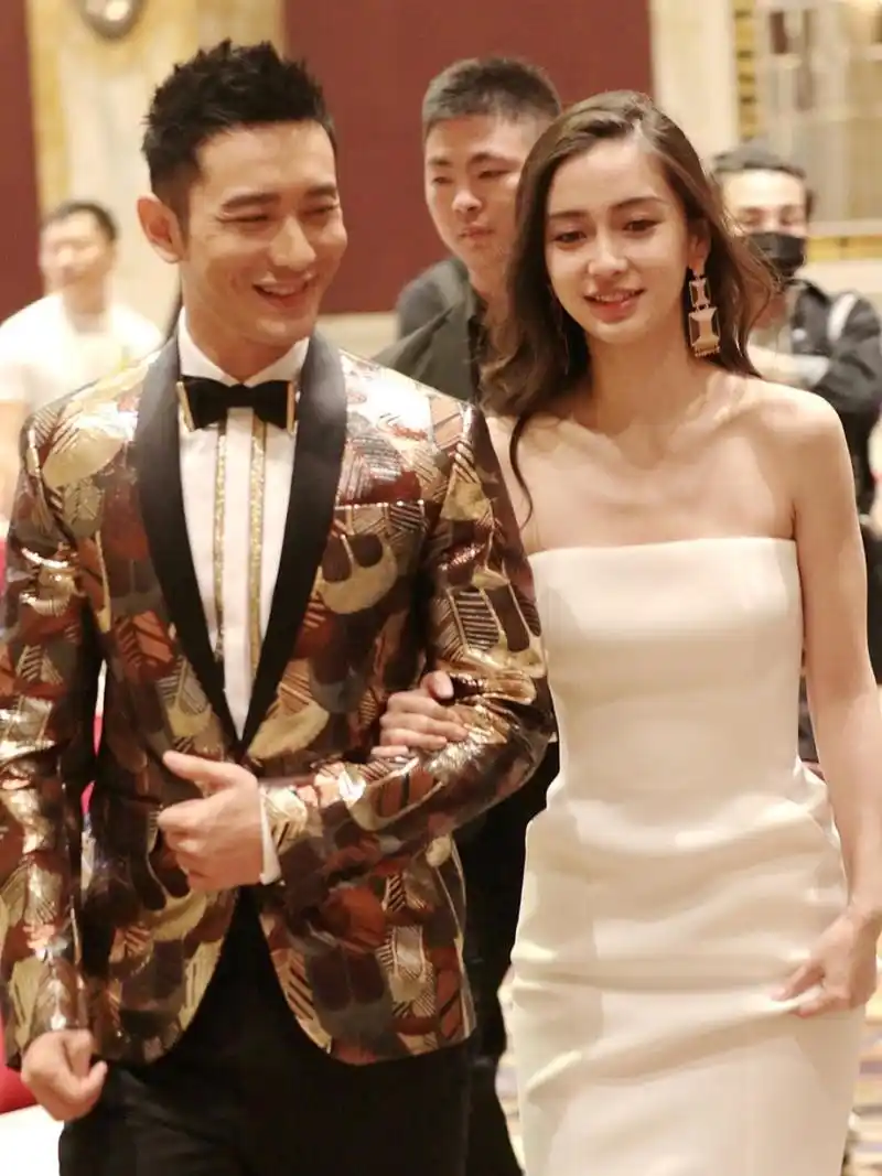 黄晓明和baby是现实中离婚离得最体面的,没有撕逼,没有依依不舍,没有