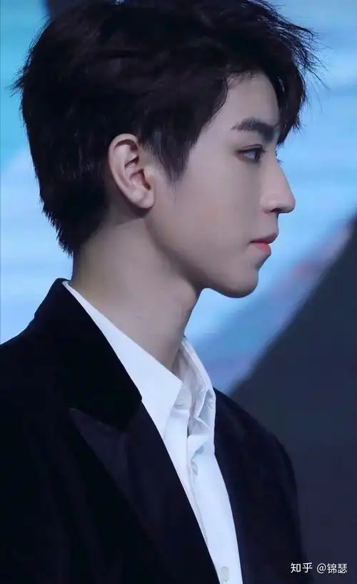 各位,有没有王俊凯的侧面照? - 知乎