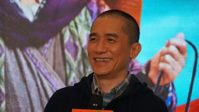 梁朝伟寸头造型亮相神似张艺谋 粉丝哀叹:男神咋变成大爷了