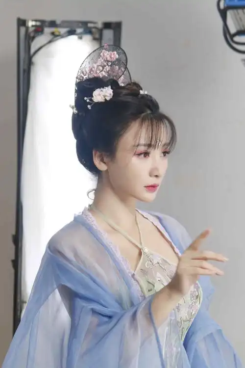 手机壁纸 明星 > 柳岩性感唯美古装图片手机壁纸(5张)   上一组图