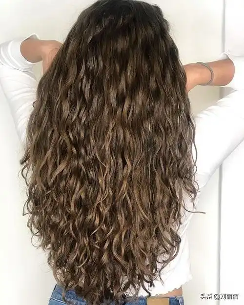 秋冬烫发就选"全头烫",无论长短都洋气,越看越喜欢