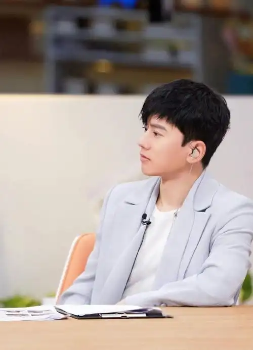 张杰《令人心动的offer》六宫格剧照新鲜出炉～杰哥的侧颜真的好绝