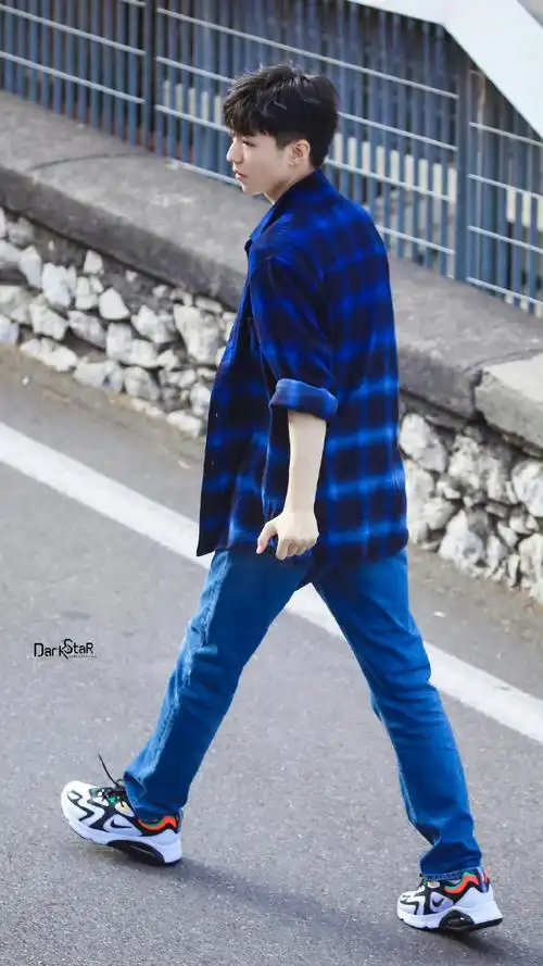 只为王俊凯#97#王俊凯2024凯启甲辰#  "我喜欢大海,因为它是蓝色的