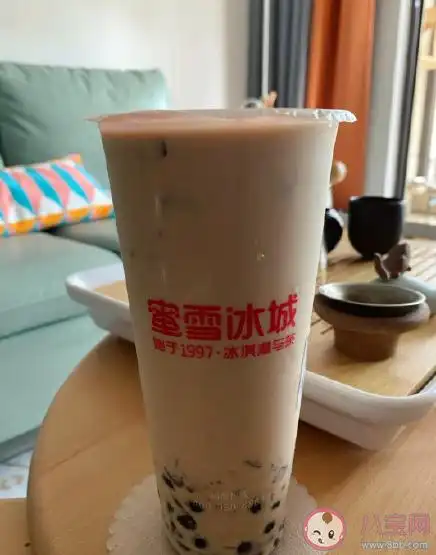 秋天的第一杯奶茶朋友圈文案句子 秋天的第一杯奶茶心情说说句子