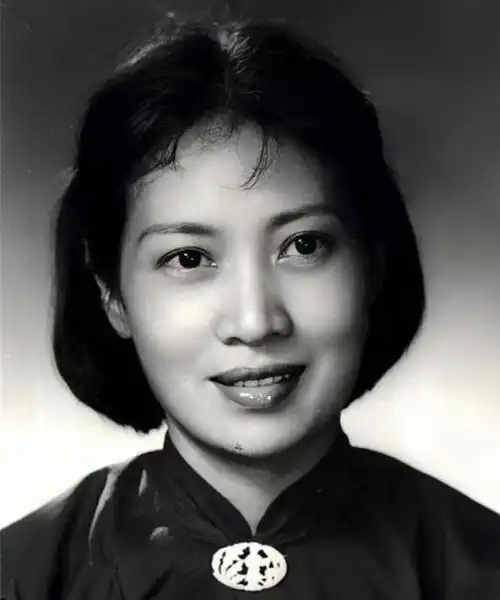 庞学勤1956年,首次出现在荧幕上,拍摄完《战火中的青春》后事业达到