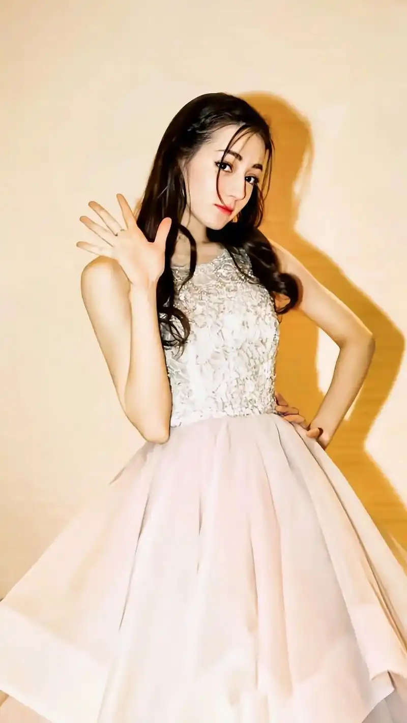 俏皮可爱的迪丽热巴小公举