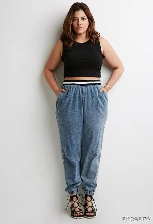 胖也可以很美160斤大码模特秀身材网友肥而不腻