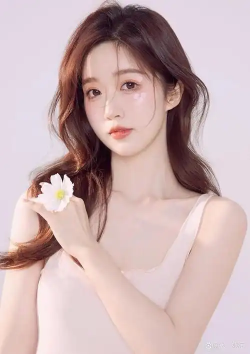 甜美女孩伍雅露长相清纯笑容治愈不愧是练习生