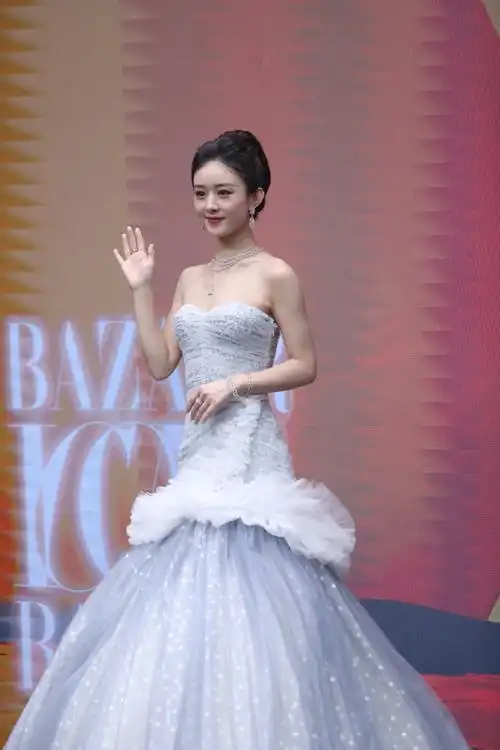 赵丽颖露背##赵丽颖星点莹白缀薄纱裙##赵丽颖眼角点痣