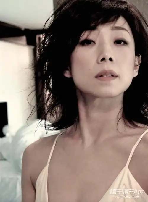 林忆莲:心淡如菊亦能艳若玫瑰,她的美浓妆淡抹总相宜.