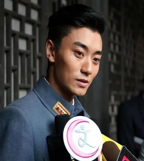 陈宝国儿子陈奕丞:入圈12年捧不红,如今却成了陈宝国最大的心病