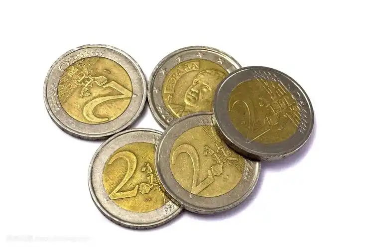 我们生活中圆的东西有很多,这是因为,在占有材料相同的情况下,圆具有