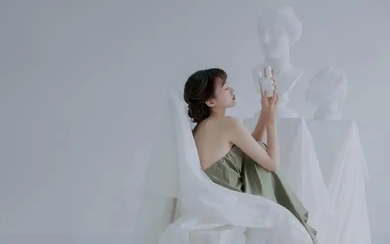 分享一组胡意旋图片给大家,图中的明星图片壁纸会点缀你的电脑桌面