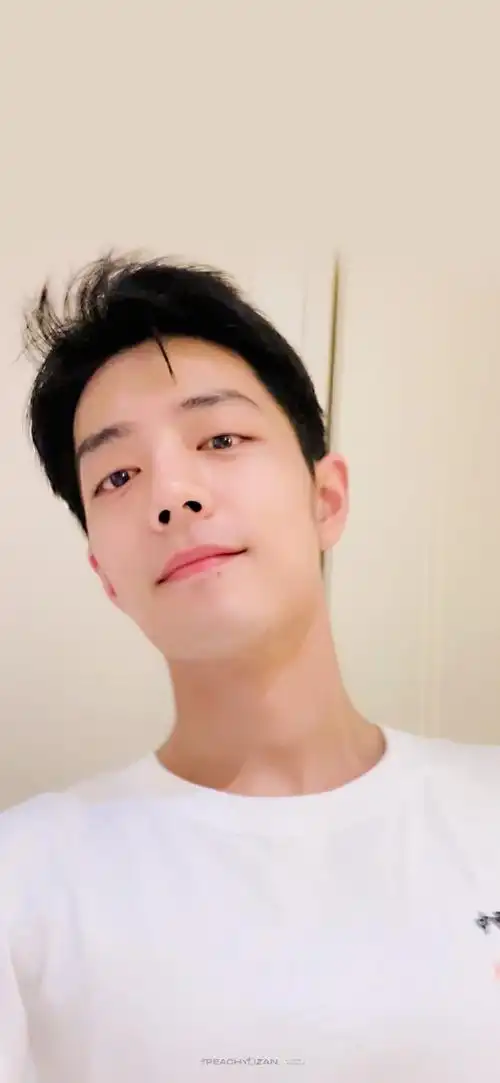 肖战##肖战下班live自拍图