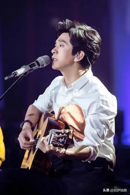 在水一方李健,歌手李健是东北人吗(李健:音乐诗人的清醒人生)