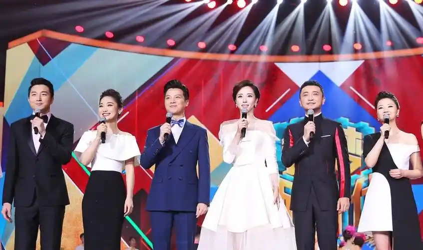 央视五四晚会主持阵容完成调整,李思思确定被弃用_王嘉宁_工作_观众