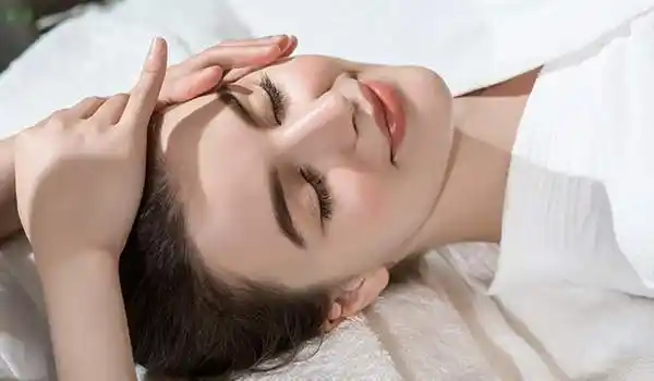 雪肌面部护理皮肤要有光就有光