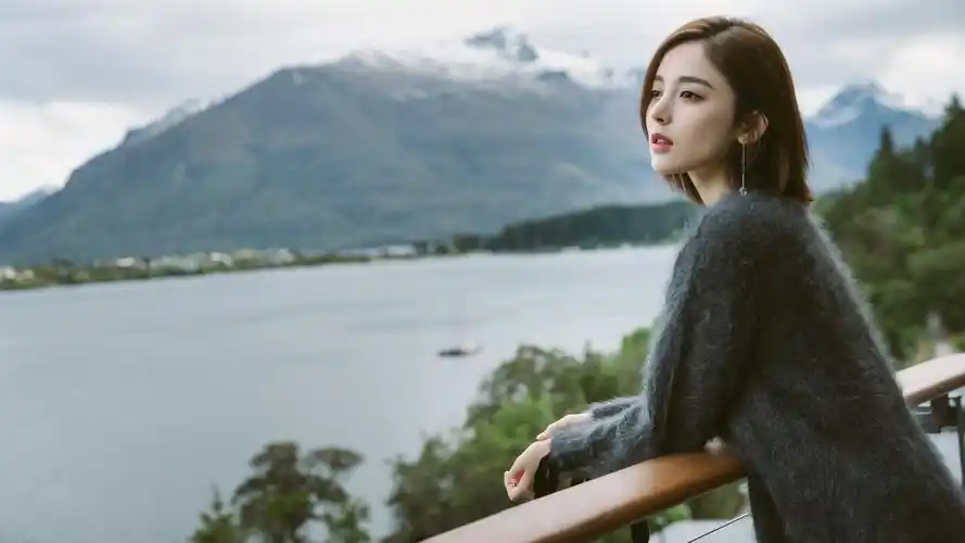 古力娜扎冬日唯美意境写真高清壁纸