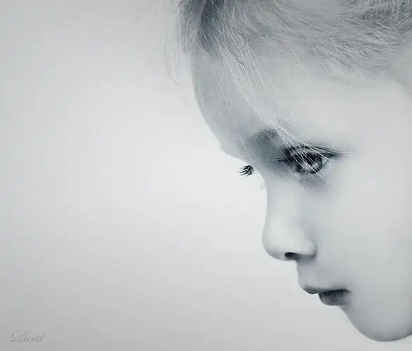 侧脸.摄影师: strekozka