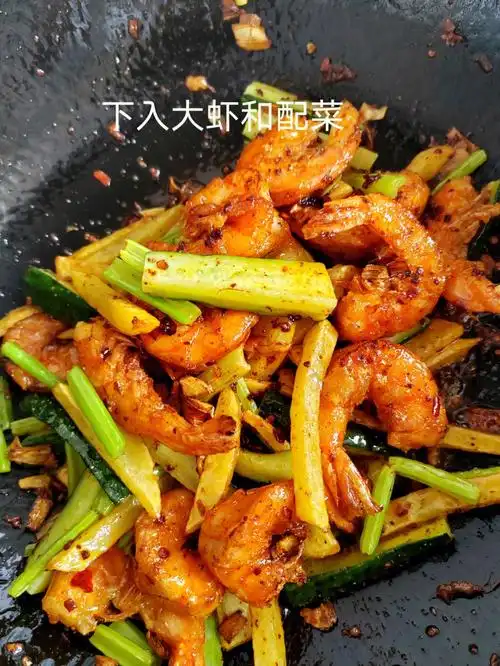 引爆味蕾的麻辣干锅虾