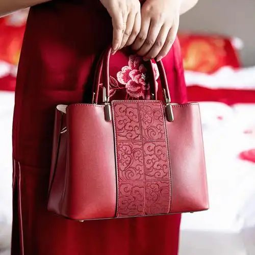 结婚妈妈包红色婚包中年女款包包高级感大容量婆婆婚礼斜挎手提包