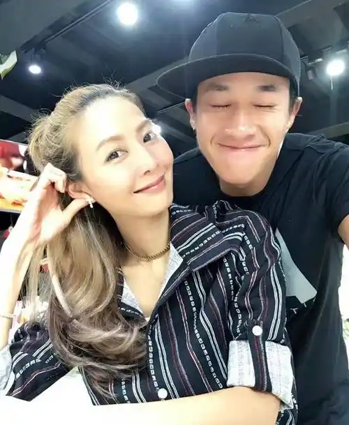 何润东老婆林姵希:恋爱长跑9年始终默默陪伴支持,最终收获幸福_事业