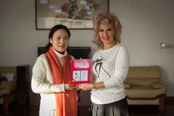 浙江致公党员吴艳彧获乌克兰国家文化友谊功勋奖章