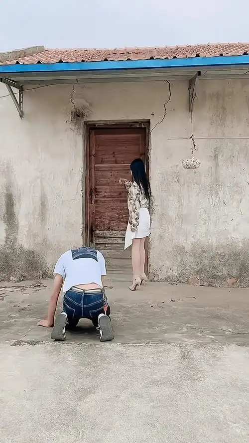 一男子喝醉酒把母亲赶回老家,妻子得知情况,带着他去向母亲道歉_丈夫