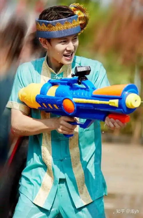 如何看待任嘉伦国超在向往的生活中的表现