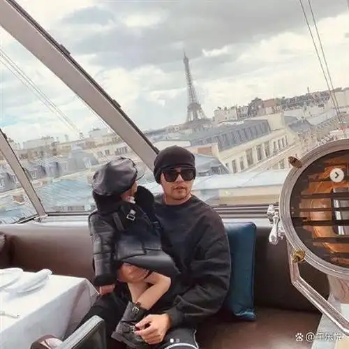 昆凌贴出全家幸福合照!嫁"周杰伦"8年生3孩她说出当妈真实心声