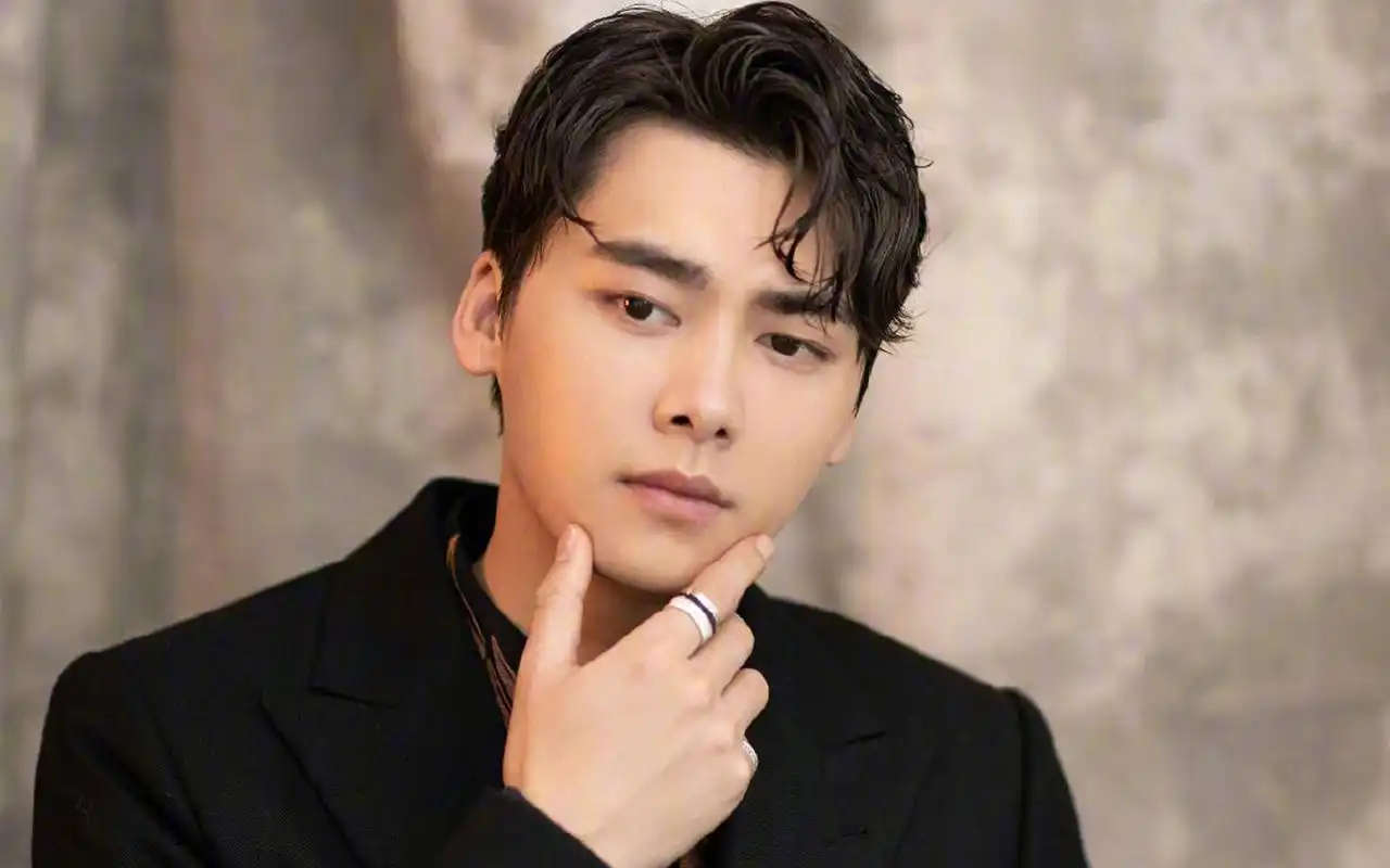 李易峰成熟魅力写真图片桌面壁纸