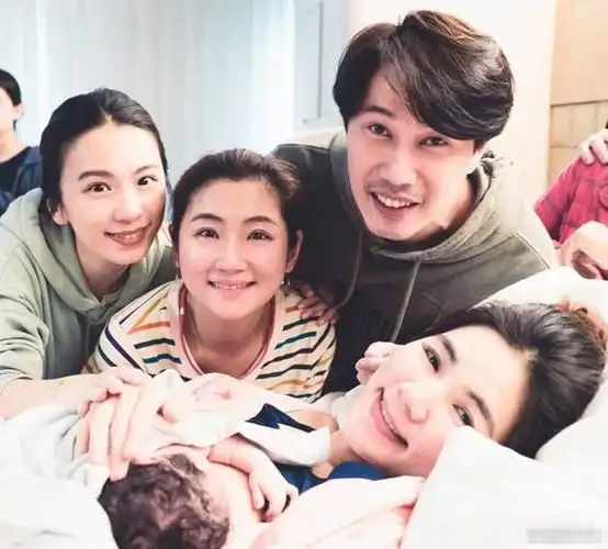 36岁ella产子小劲宝正面照曝光一个细节令人感动