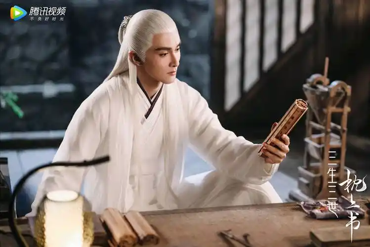 高伟光《枕上书》里一人饰三角,怎么区分?