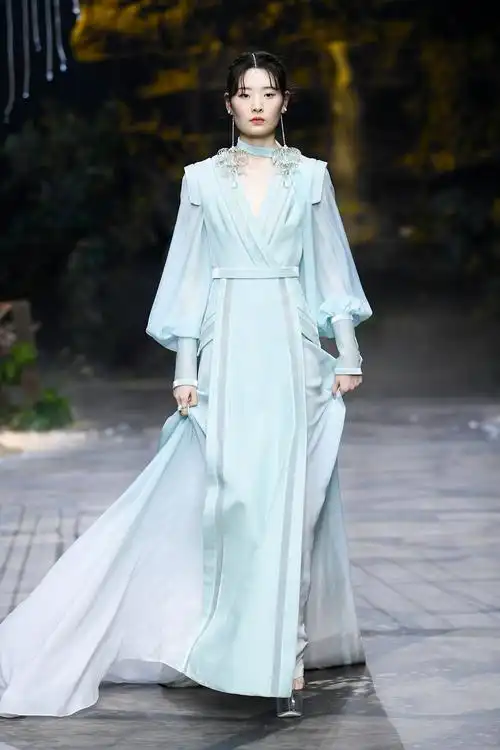 熊英盖娅传说2022春夏系列乾坤方仪发布会在京举行