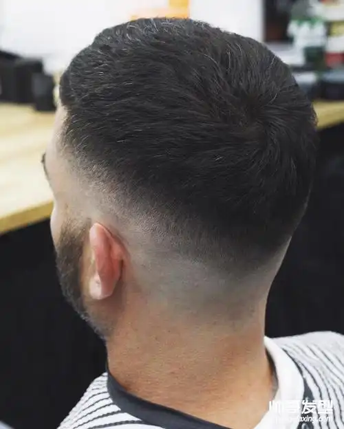 新鲜出炉的欧美小鲜肉短发 很man的男士发型