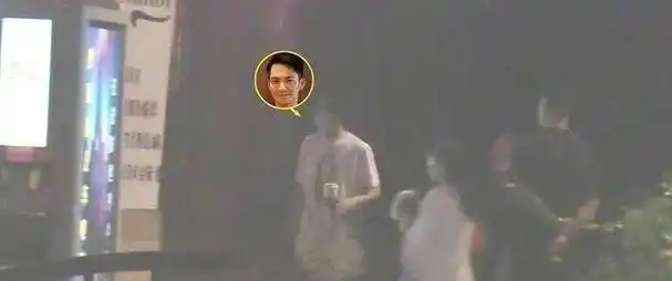 钟汉良娇妻罕曝,个头高挑身材好,夫妻俩低调恩爱同框画面超甜蜜