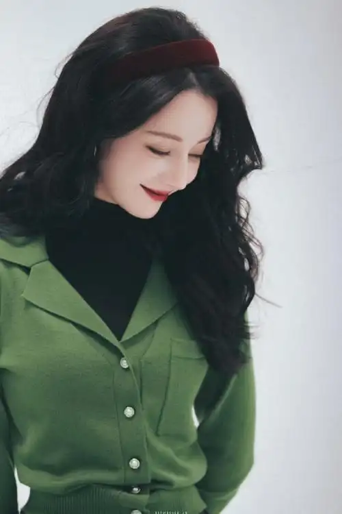 闵塔鲨发了迪丽热巴新造型##机场喊话迪丽热巴来拿登机牌##给