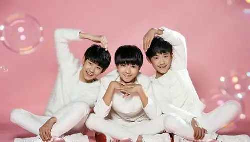 "三小只"长大啦,颜值也是越来越高,网友:令人羡慕!