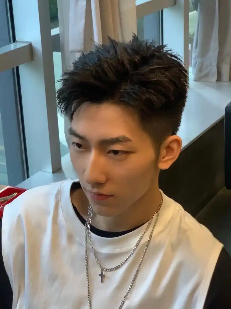 钢夹烫 男生短发 男生发型 男生钢夹烫 三 - 抖音