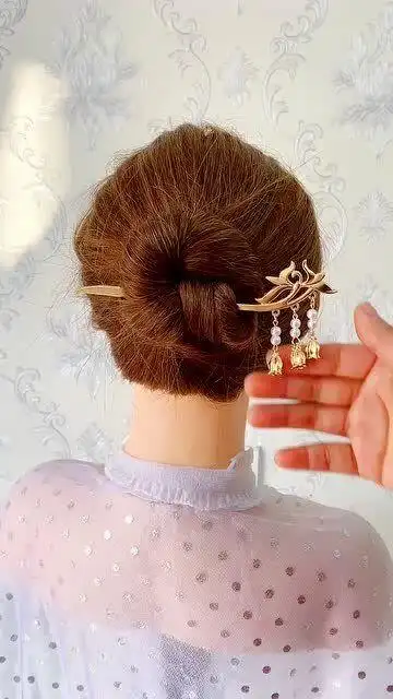 儿子结婚,喜婆婆用簪子盘发,艳压全场!