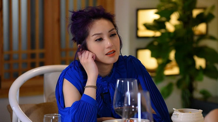 杨千嬅做客《静距离》金句频出 边吃边聊显真性情