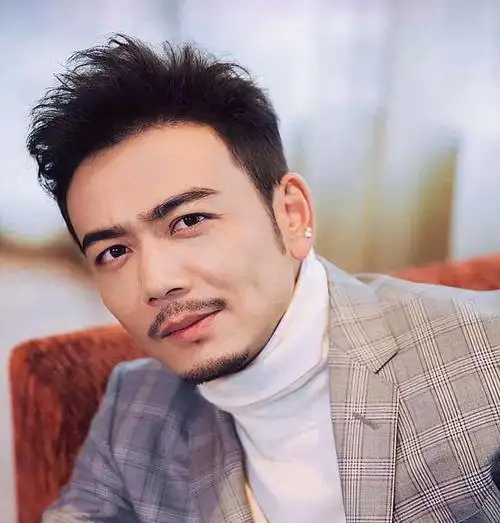 已经写好离婚协议,财产都归妻子的杨烁,已经走上了另一条大道_腾讯