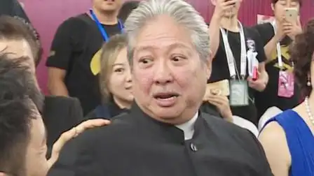 盘点"洪金宝"的地位有多高?周润发的一拜,说明了一切