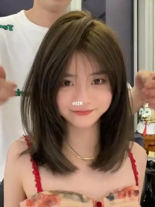 圆脸肉肉脸女生的救星显瘦百搭初恋发型