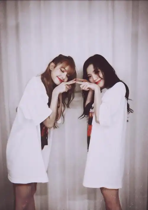 lisa & jisoo