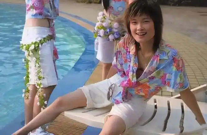 刚出道时李宇春的照片因造型粗犷豪放和男孩一样人称春哥