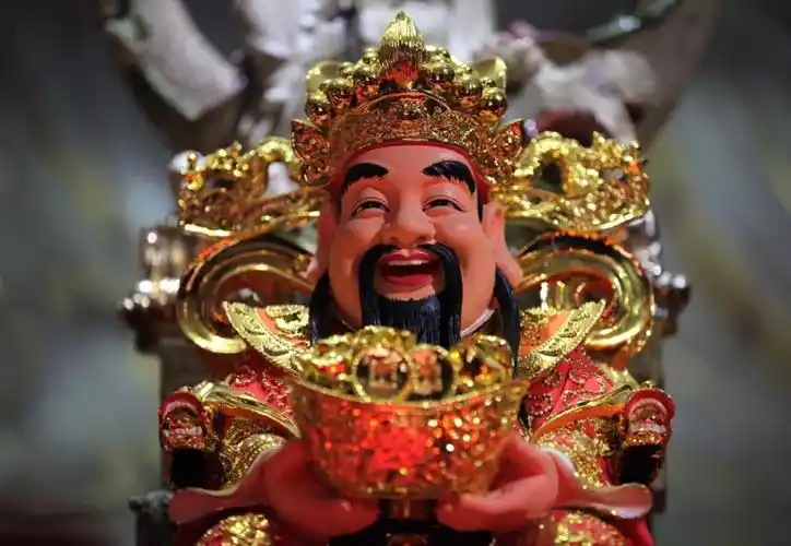 武财神通常认为是:专司人间财富之神的赵公明,和忠诚信义为本的关公