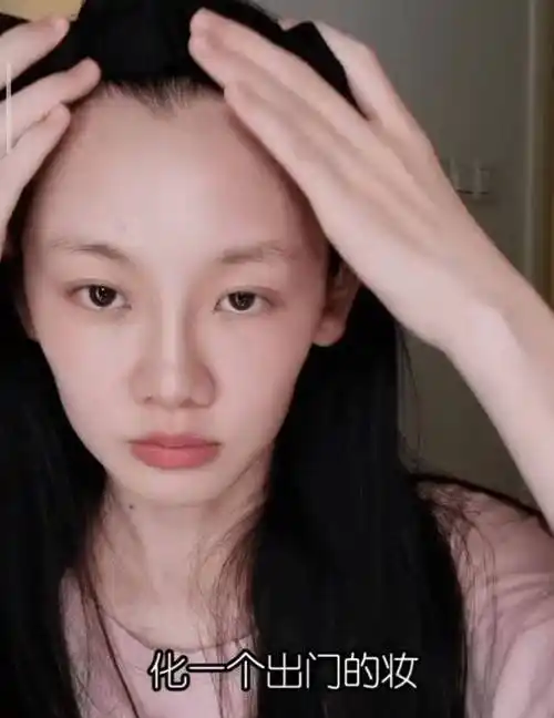 郑恺夫妇甜蜜约会,苗苗高温天穿长袖长裤,素颜憔悴瘦到双颊凹陷_照片